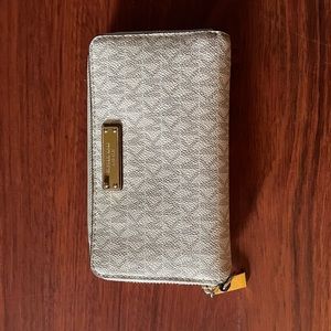 Micheal kors wallet